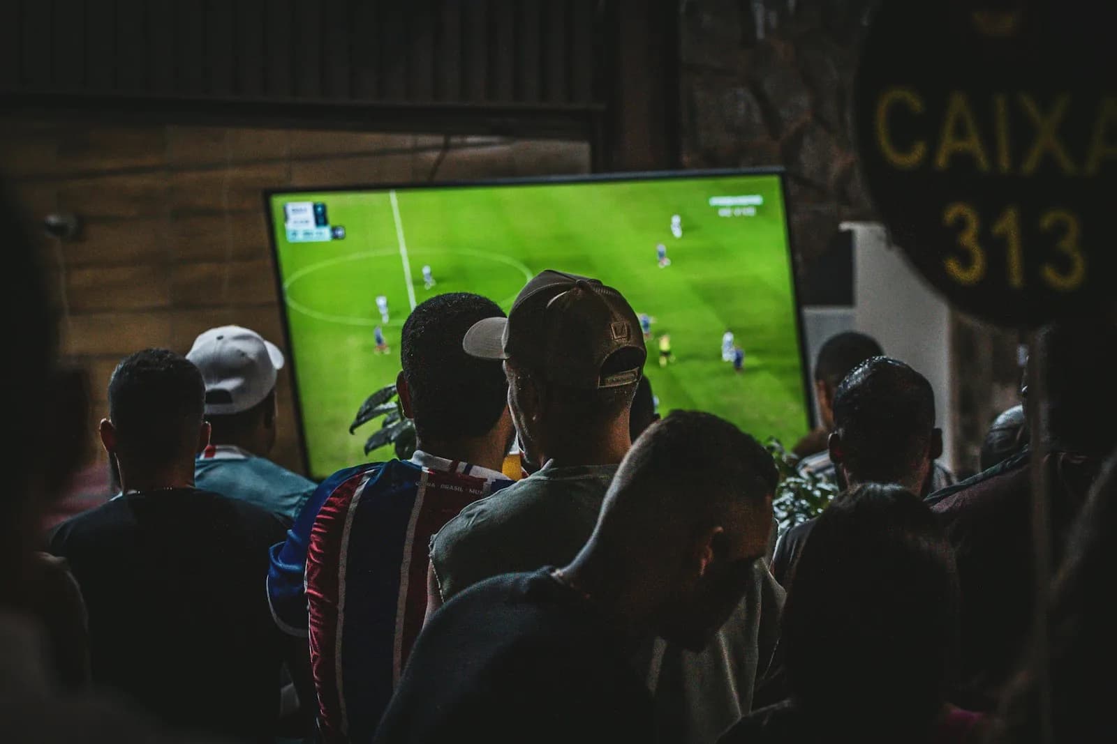 Friends watching live football with krooz tv IPTV