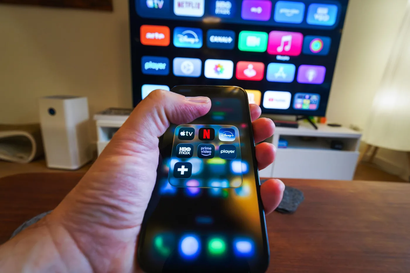 IPTV-compatible smart TV and mobile devices